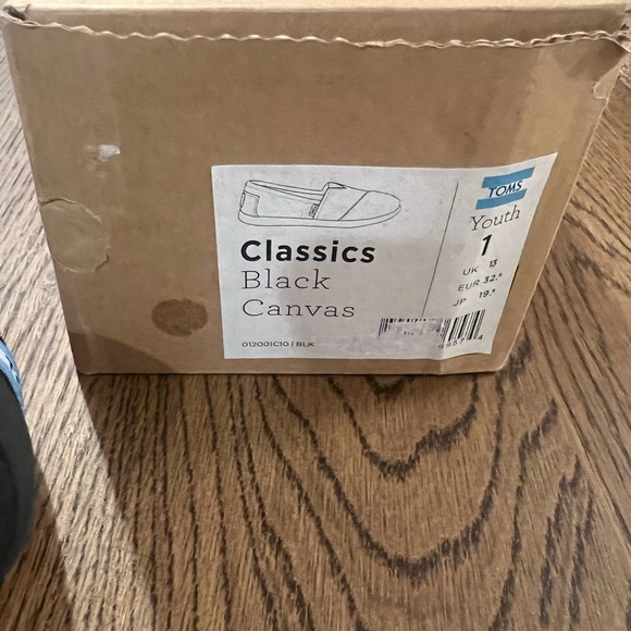 Toms classic black canvas shoe size 1 youth BNWT - Picture 8 of 8
